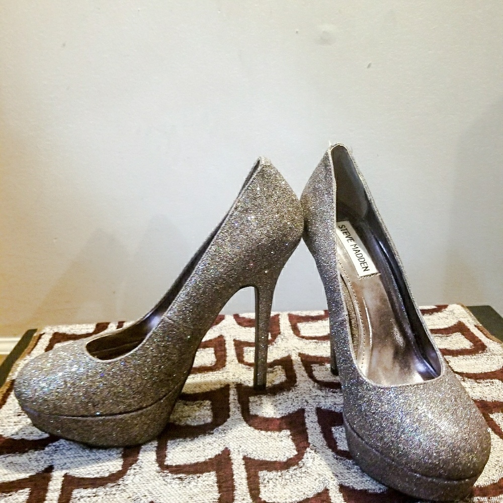 Chic Steve Madden Glitter high heels